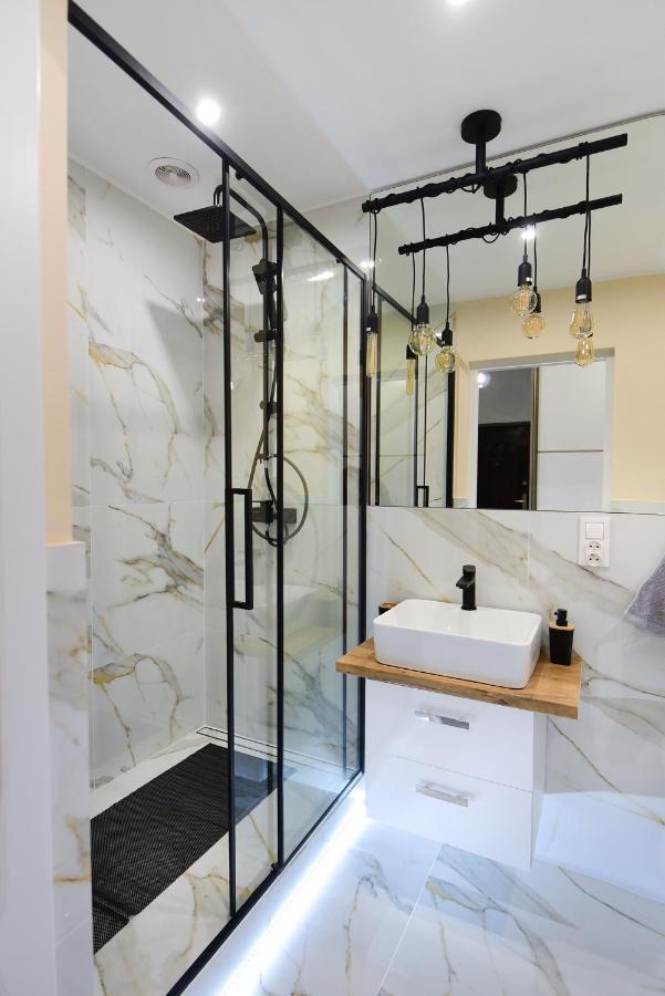 Apartament Przy Fontannach Appartamento Gliwice Esterno foto